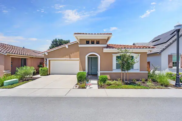 2006 Red Oak Drive, Hollister, CA 95023