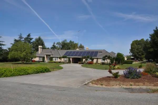 300 Mcmahon Road, Hollister, CA 95023