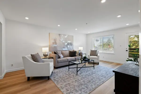 4000 Farm Hill Boulevard #111, Redwood City, CA 94061