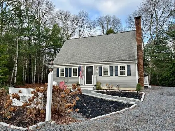 16 Bridgets Path, Centerville, MA 02632