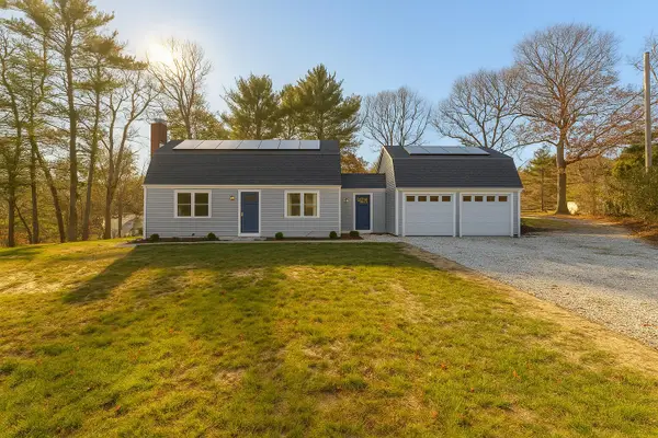 17 Fresh Pond Circle, Plymouth, MA 02360