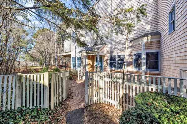 10 Oak, Yarmouth Port, MA 02675