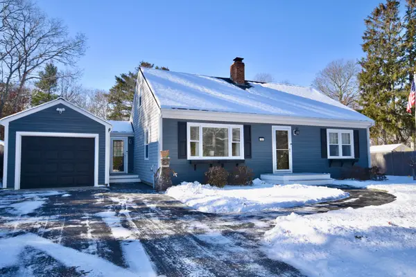25 Pond View Drive, Mashpee, MA 02649