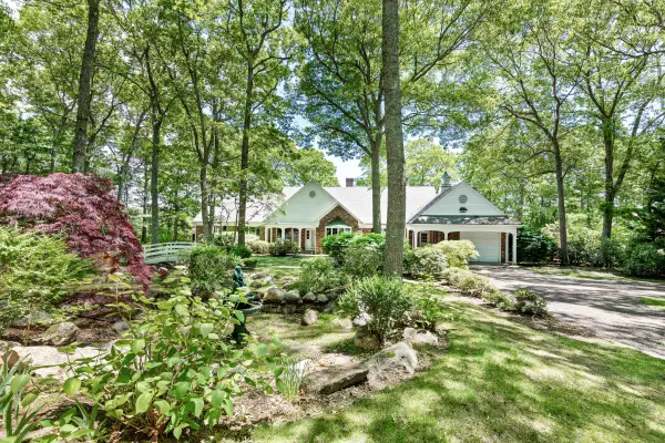 25 Mill Pond Way, Teaticket, MA 02536