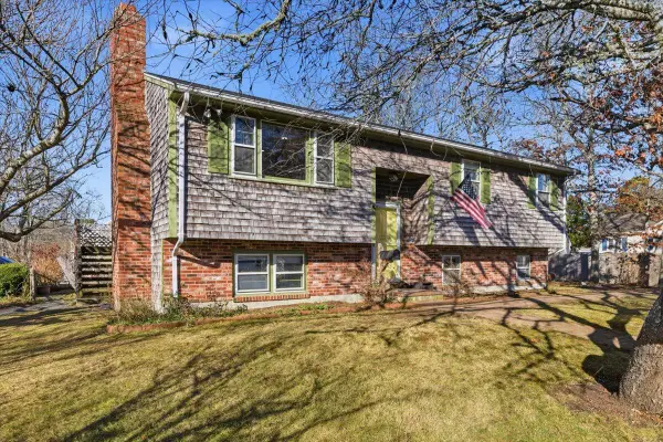 279 Seacoast Shores Boulevard, Teaticket, MA 02536