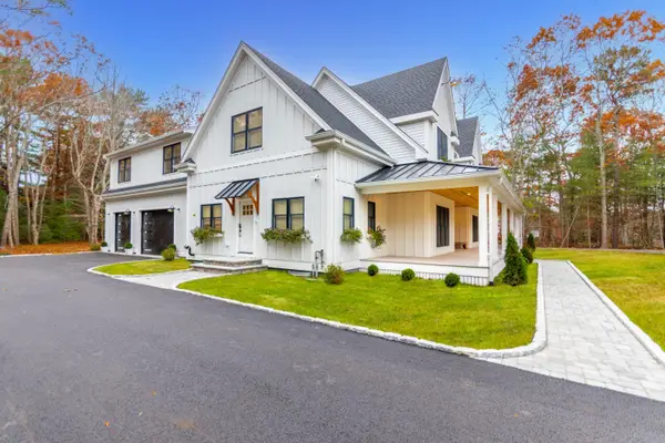 5 Lighthouse Lane, Forestdale, MA 02644