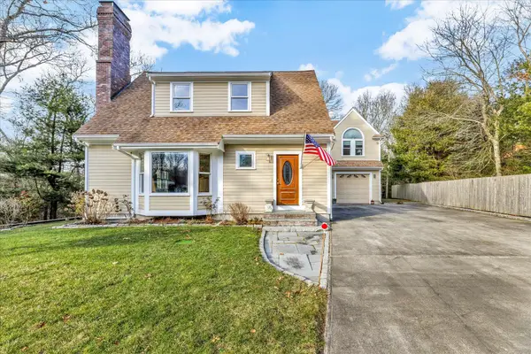 10 Rockledge Drive, North Falmouth, MA 02556