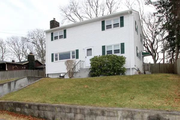 4 Van Bummel Road, Buzzards Bay, MA 02532