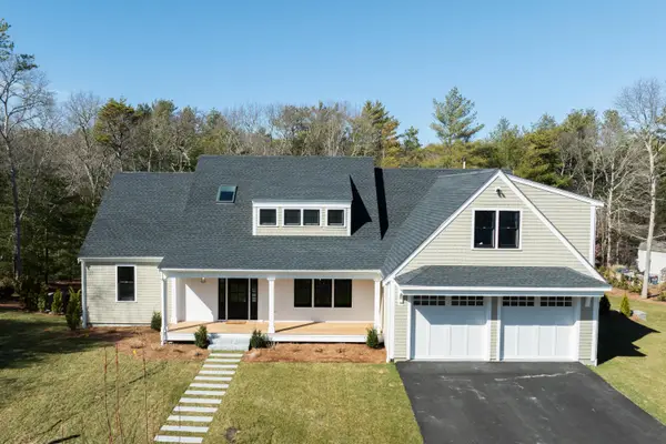 10 Dawson Way, Hatchville, MA 02536