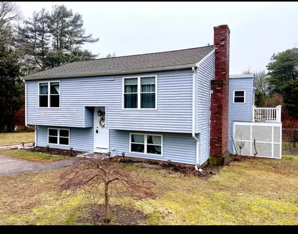 8 Scraggy Neck Rd Extension, Cataumet, MA 02534