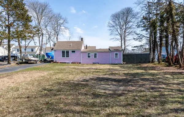 62 Pine Avenue, Hyannis, MA 02601