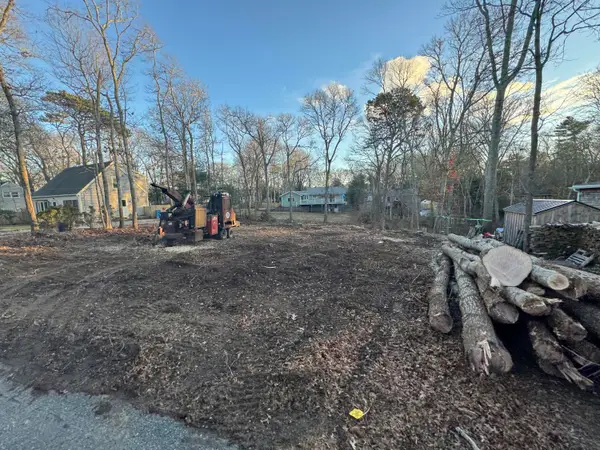 36 Pinecrest Beach Drive, East Falmouth, MA 02536