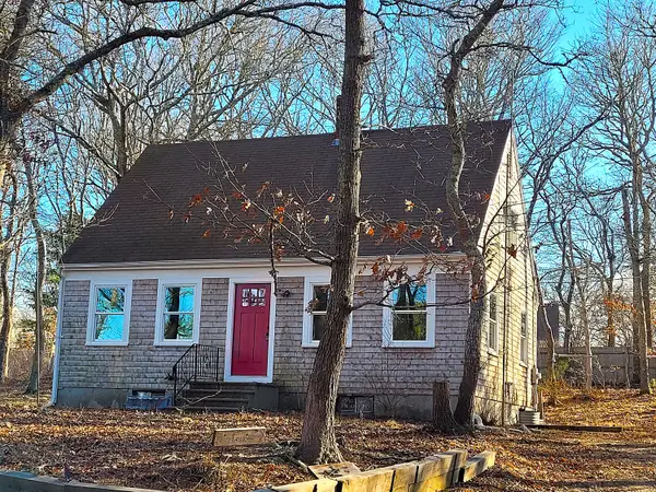 14 S Yarmouth Road, Dennis, MA 02638