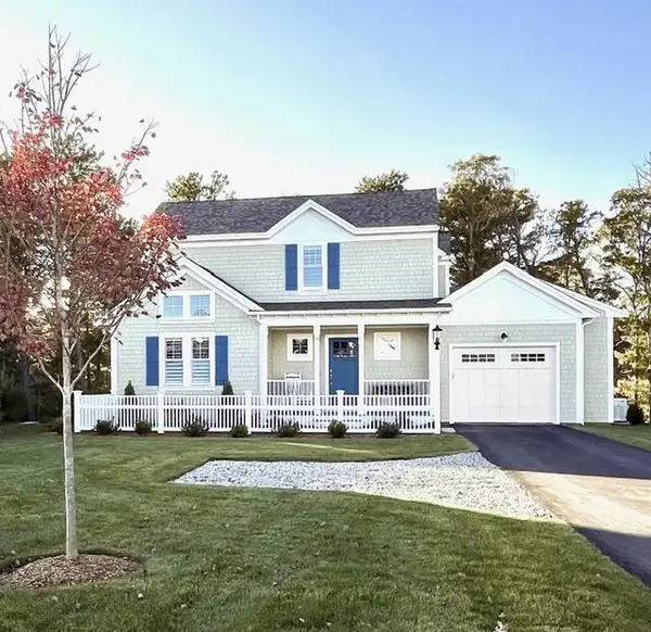 26 Cobblestone Circle, Mashpee, MA 02649