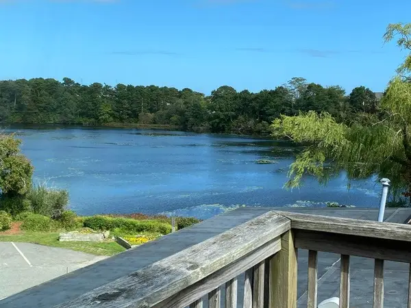 26 Bettys Pond Road, Hyannis, MA 02601