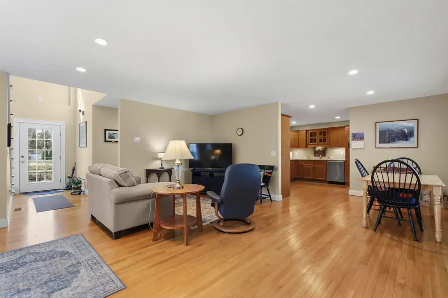 31 Hillside Avenue, North Falmouth, MA 02556 - #3