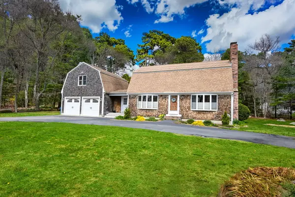 18 Fox Lane, West Falmouth, MA 02540