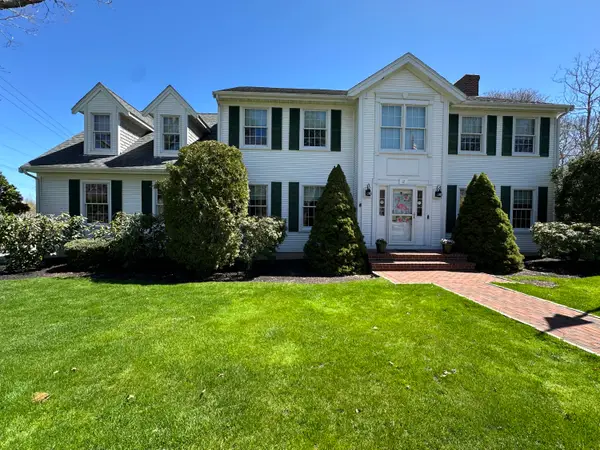 12 Gordon Lane, Yarmouth Port, MA 02675