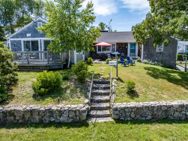 7 Bay Shore Road, Hyannis, MA 02601