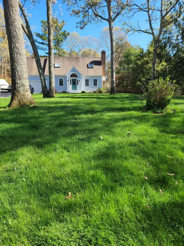 66 Bog River Bend, Mashpee, MA 02649