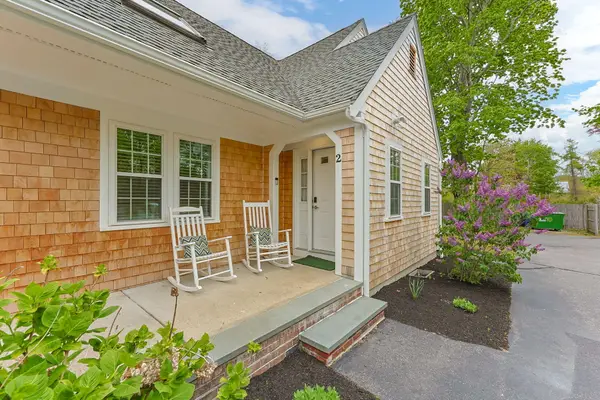 176 Palmer Avenue #APT 2, Falmouth, MA 02540
