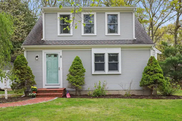 5 Deerfield Road, Mashpee, MA 02649