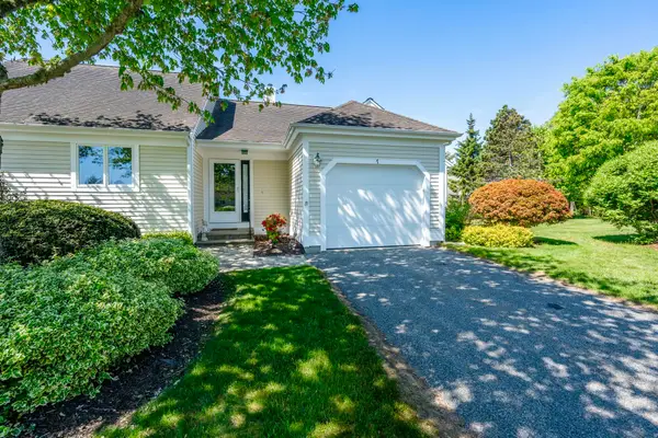 7 Masters Court, Mashpee, MA 02649