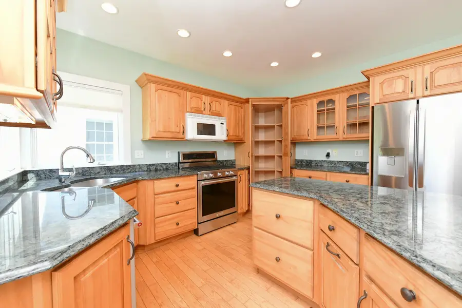 19 Lafayette Avenue, Buzzards Bay, MA 02532 - #3