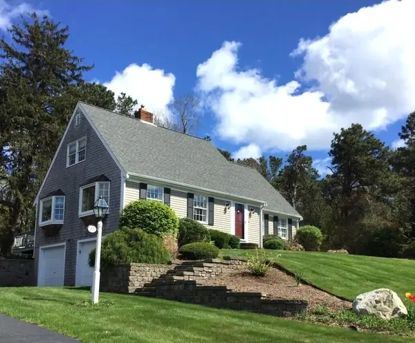 22 Briarfield Road, East Dennis, MA 02641