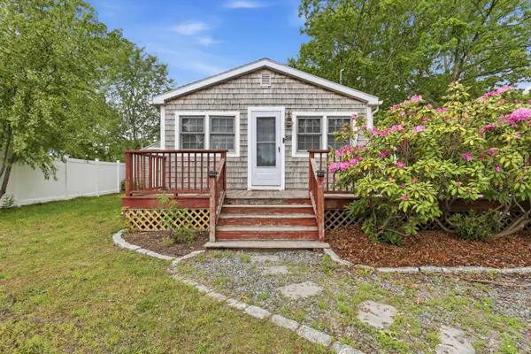 38 Agawam Lake Shore Drive, Wareham, MA 02571