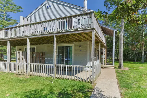 70 Cape Drive #APT 8B, Mashpee, MA 02649