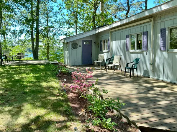 84 Lakewood Drive, Mashpee, MA 02649