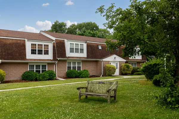 9 Pleasant Park Avenue #APT 2I, Hyannis, MA 02601
