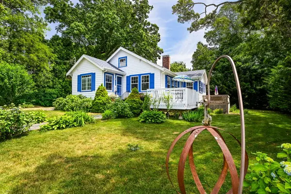 5 Hamlin Avenue, Falmouth, MA 02540