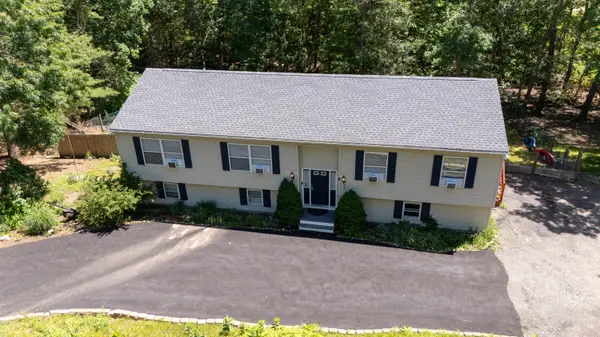 8 Raccoon Lane, Forestdale, MA 02644