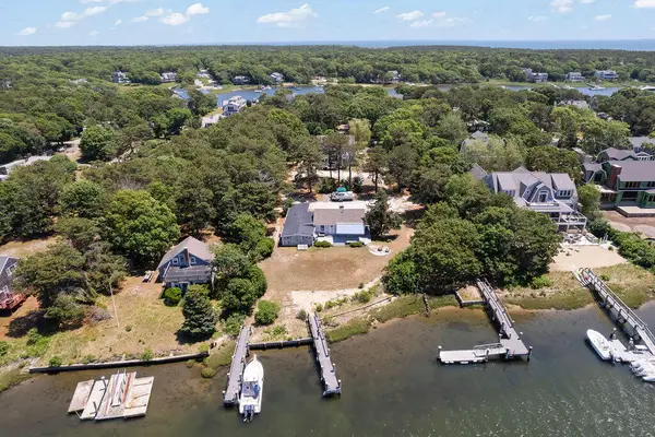 379 Monomoscoy Road, Mashpee, MA 02649
