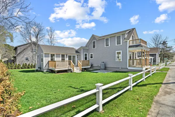33 Vineyard Avenue, Oak Bluffs, MA 02557
