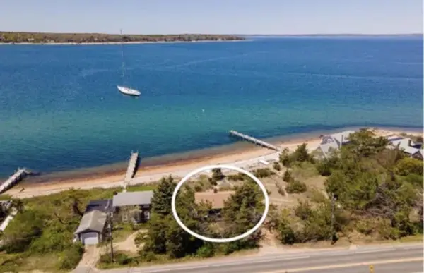11 Beach Road, Oak Bluffs, MA 02557