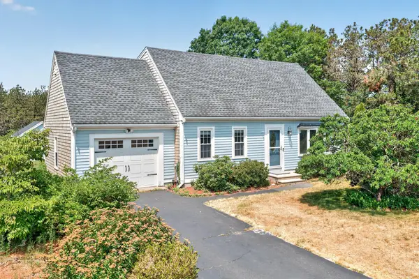 12 Cransbourne Circle, Mashpee, MA 02649