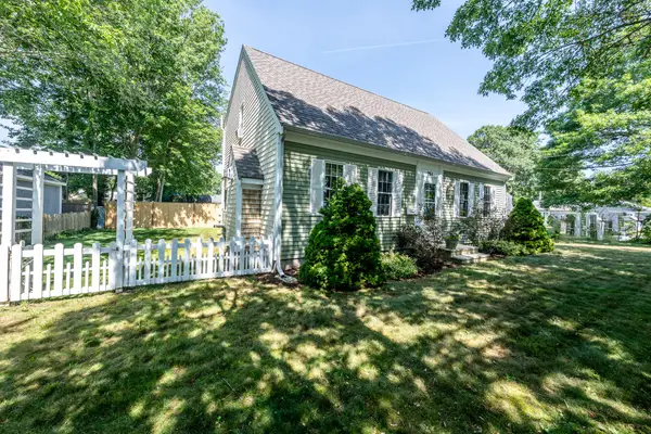 261 Seacoast Shores Boulevard, Teaticket, MA 02536