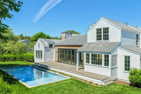 2 Lexington Avenue, Edgartown, MA 02539