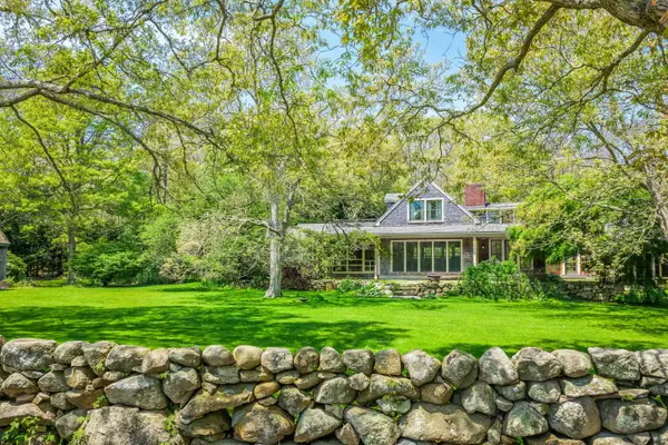 30 Water Gate Road, Vineyard Haven, MA 02568