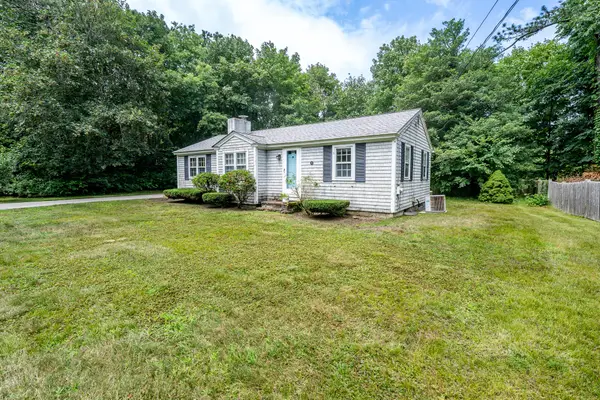 16 Lakeside Drive, Marstons Mills, MA 02648