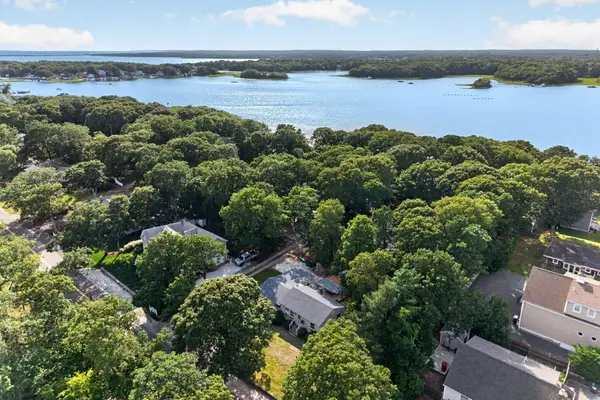 203 Monomoscoy Road, Mashpee, MA 02649