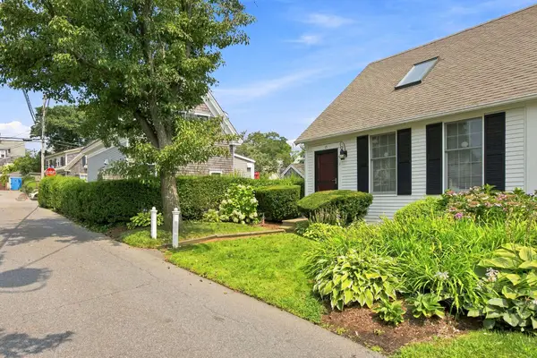 15 Mechanic Street #APT 1, Provincetown, MA 02657
