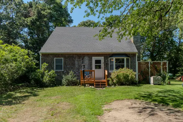 2 Winemack Street, Oak Bluffs, MA 02557