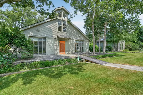 99 Oak Lane, West Tisbury, MA 02575