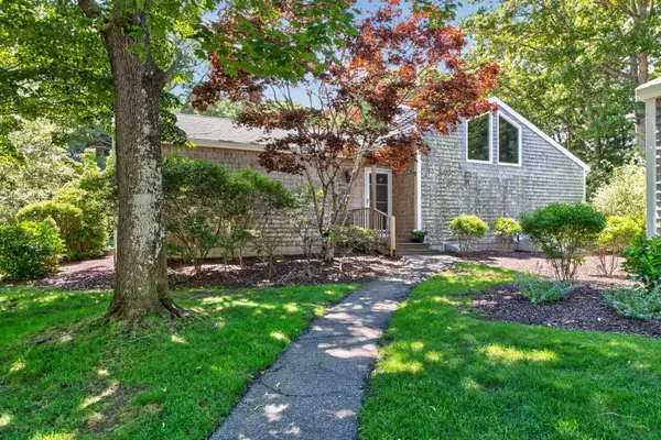 238 Seaward Bend, East Falmouth, MA 02536