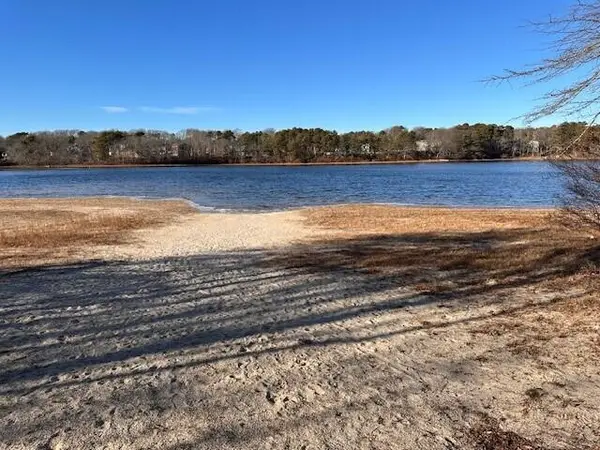 11 Makepeace Lane, West Yarmouth, MA 02673