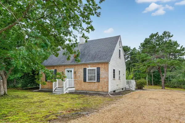 9 Marthas Road, Edgartown, MA 02539